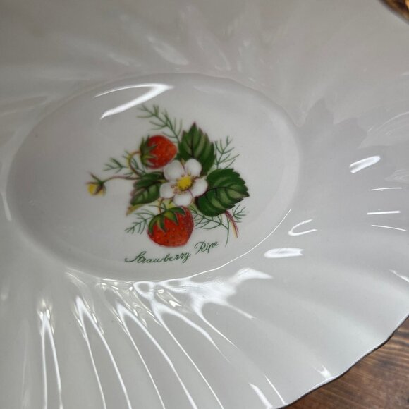 Adderley Fine Bone China Ripe Strawberry Dish With Gold Trim England - Picture 5 of 9